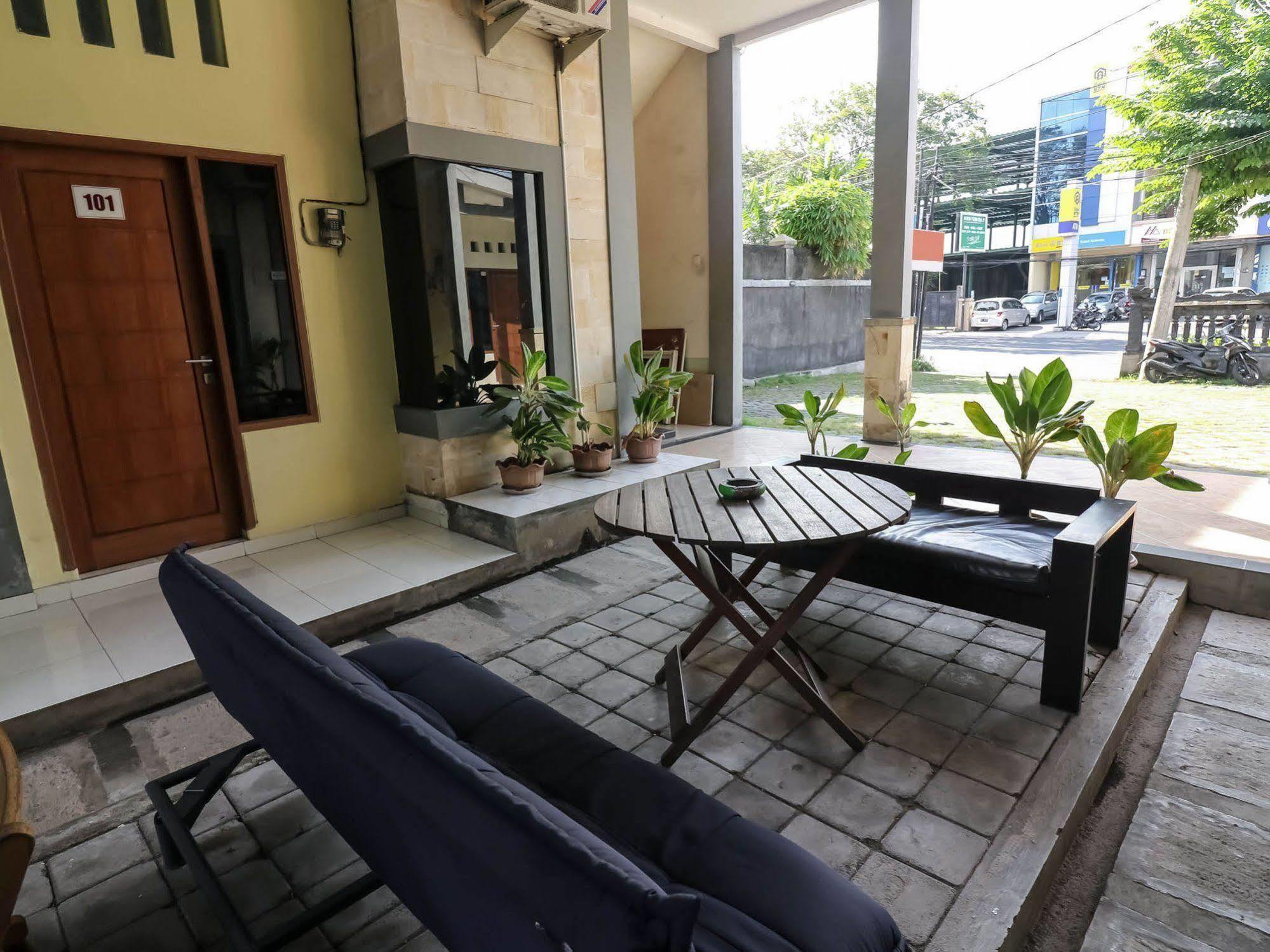 Super Oyo 91495 Hotel Indah Residence Denpasar  Luaran gambar