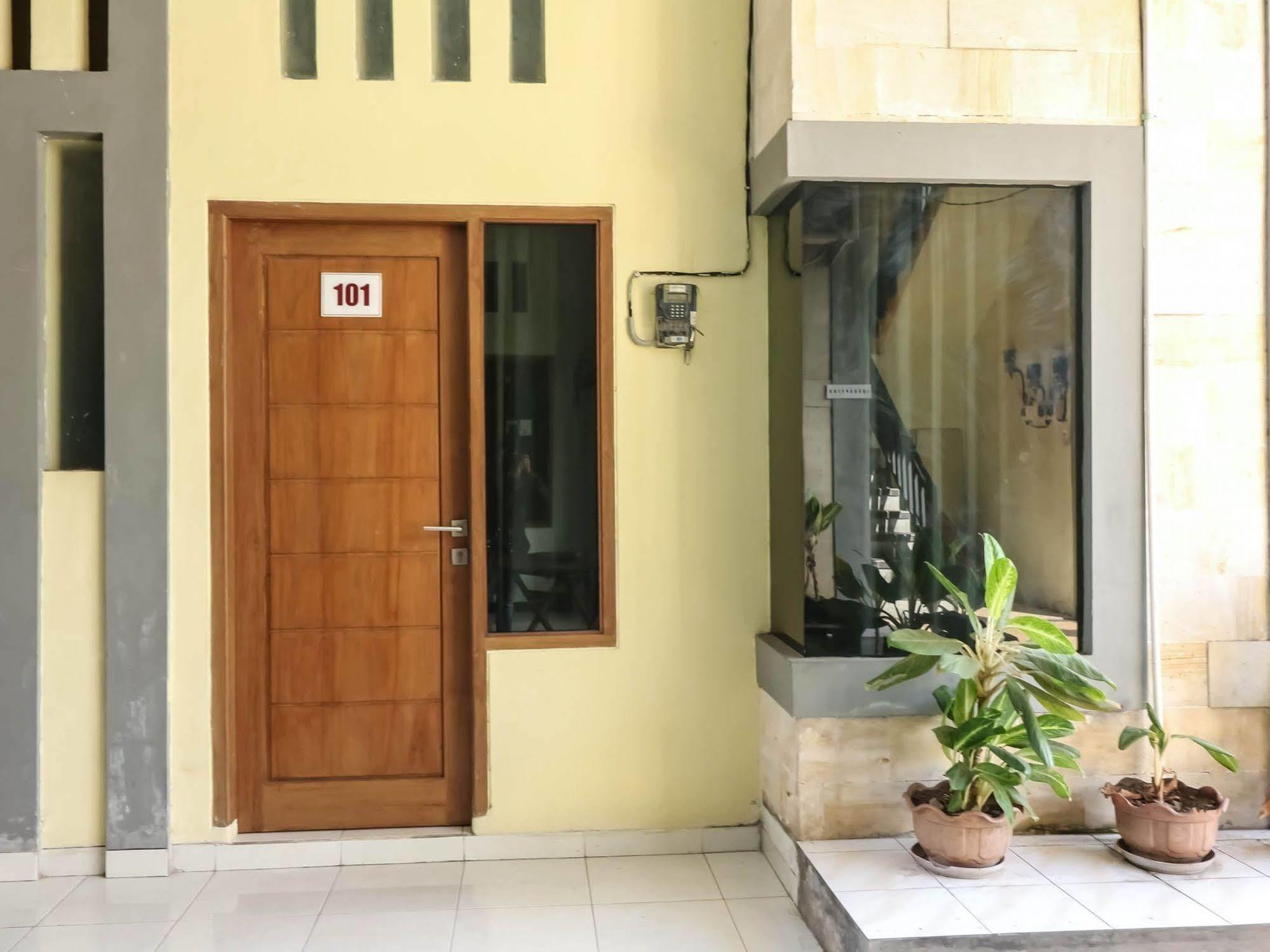 Super Oyo 91495 Hotel Indah Residence Denpasar  Luaran gambar