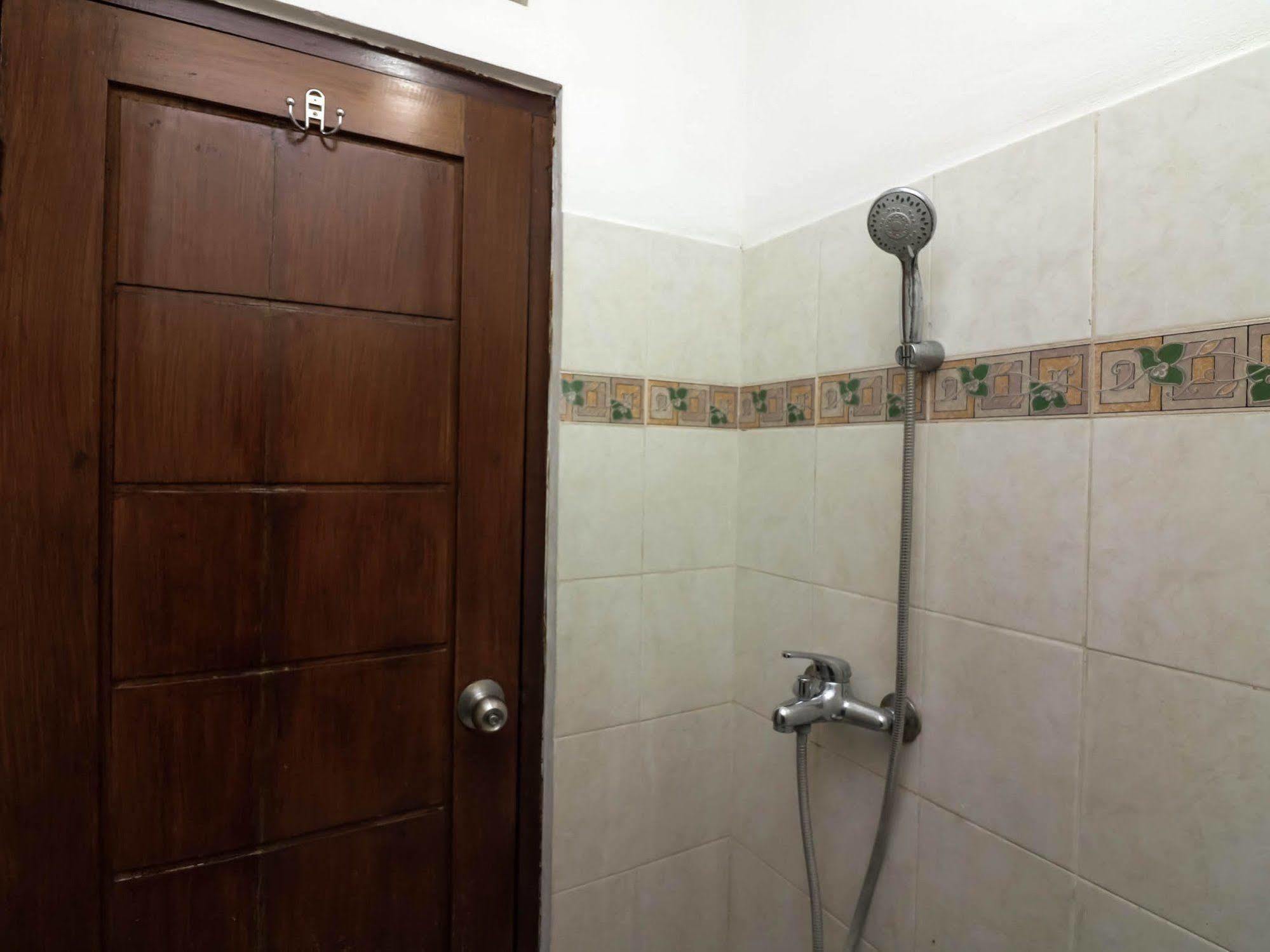 Super Oyo 91495 Hotel Indah Residence Denpasar  Luaran gambar
