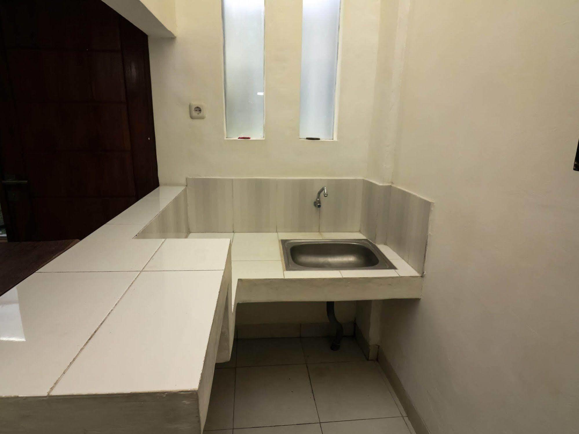 Super Oyo 91495 Hotel Indah Residence Denpasar  Luaran gambar