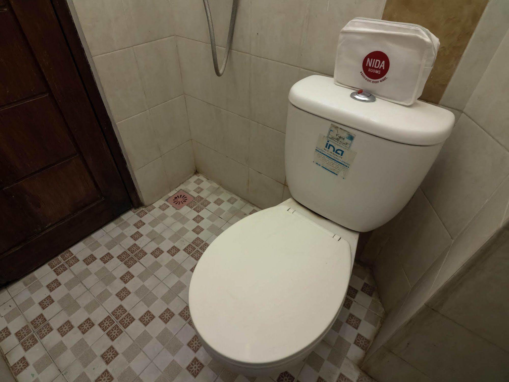 Super Oyo 91495 Hotel Indah Residence Denpasar  Luaran gambar