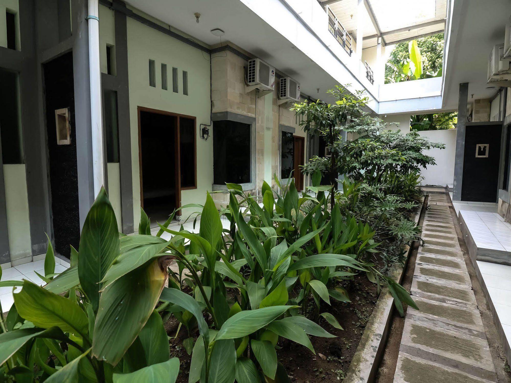 Super Oyo 91495 Hotel Indah Residence Denpasar  Luaran gambar